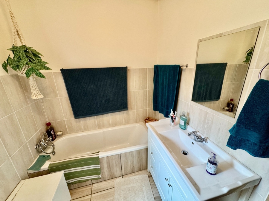 3 Bedroom Property for Sale in Kannoniers Park North West